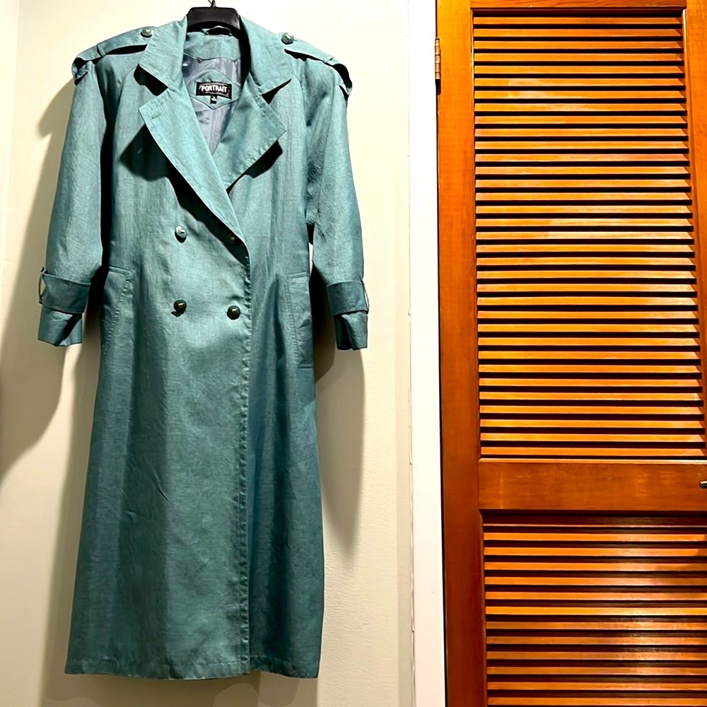 PORTRAIT Women’s Waterproof Double Breasted Raincoat made in Thailand (Sz.12)
